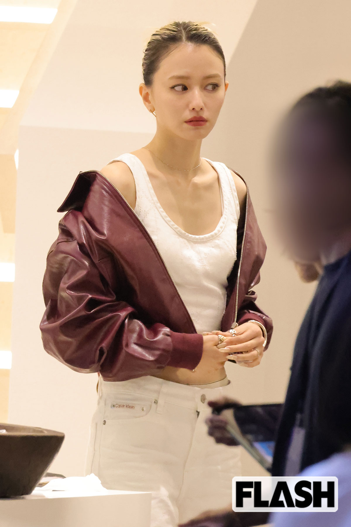 タンクトップがばっちり似合う山本舞香