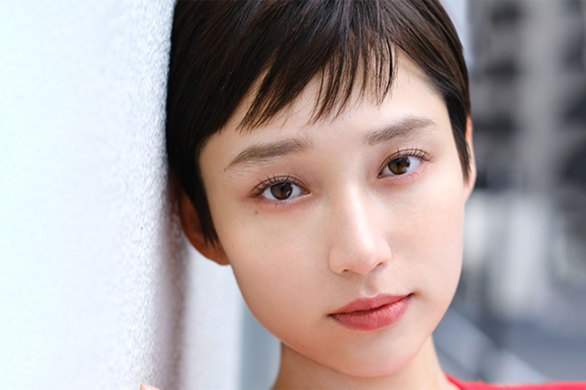 「剛力彩芽かと思った」の声がSNSで殺到、ポッキー新CMの“激似”美女は…
