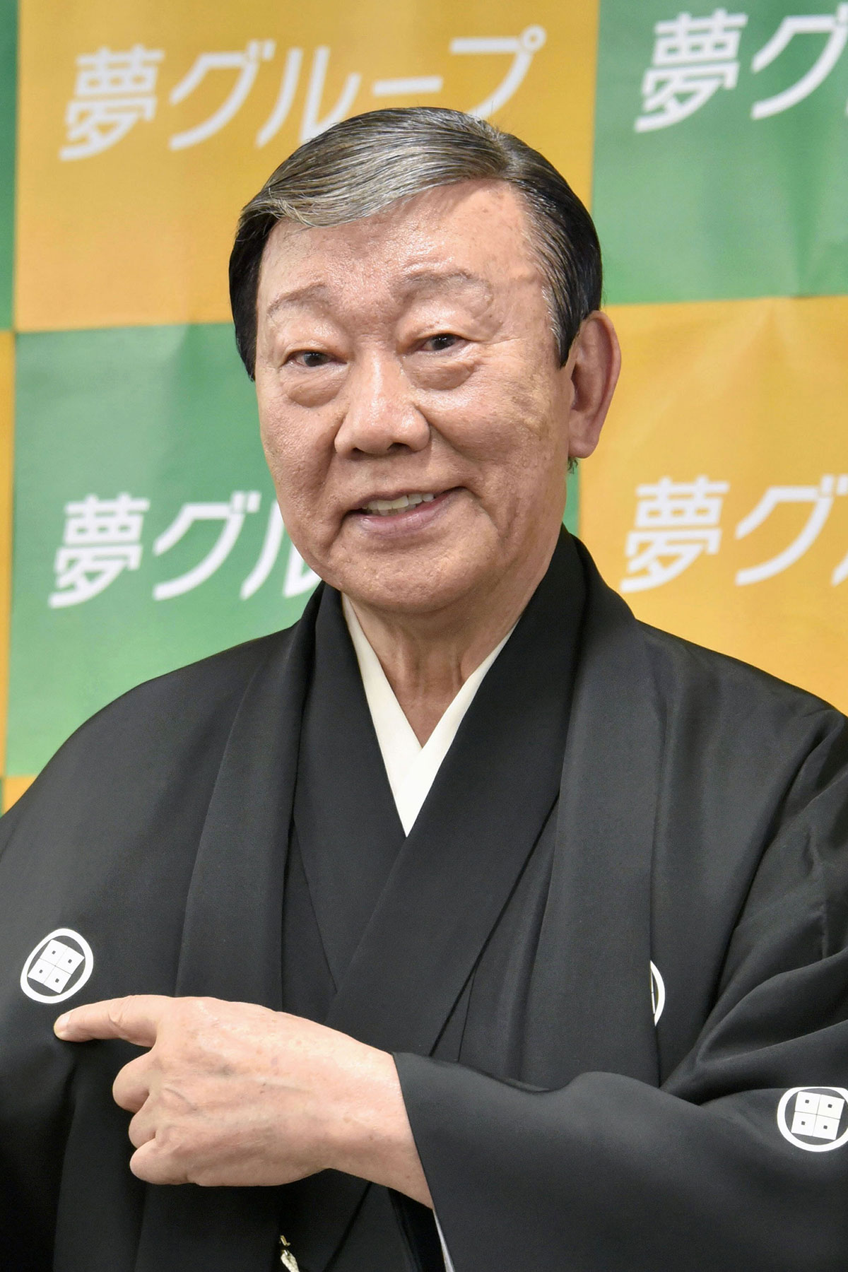 2024年4月、前年からの引退を撤回した橋幸夫さん。「死ぬまで歌う」と意気軒高に語り、歌手人生をまっとうした(写真・共同通信)