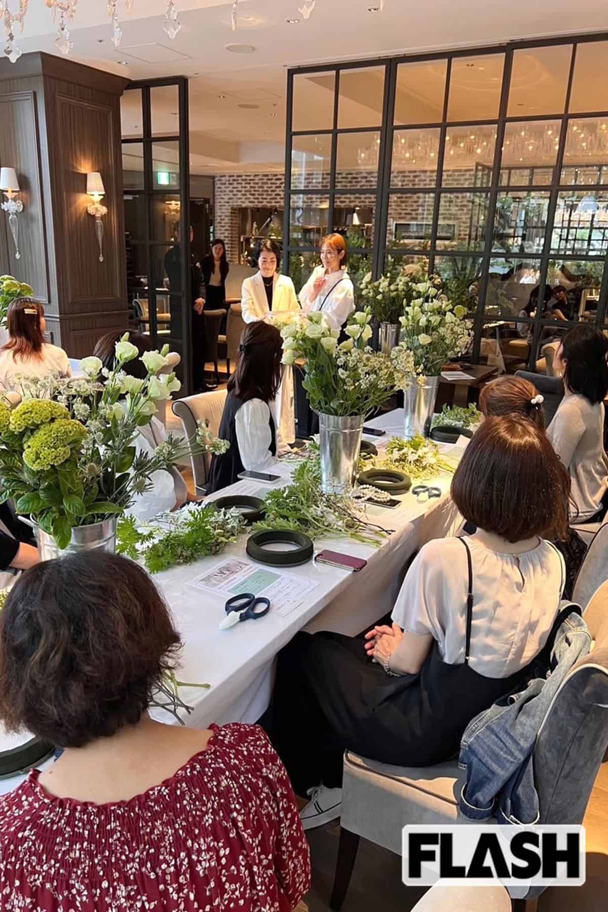 畑野ひろ子はフラワーアレンジメントのレッスンで、かつての「JJ」読者と再会することも多い