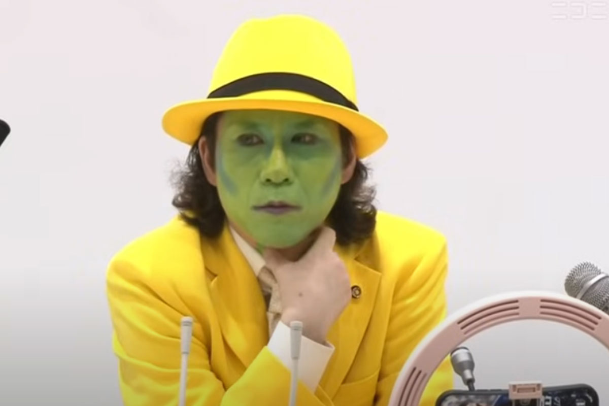2024年6月、映画「マスク」のコスプレで東京都知事選への出馬を表明した河合悠祐氏（ニコニコニュースのYou Tubeチャンネルより）