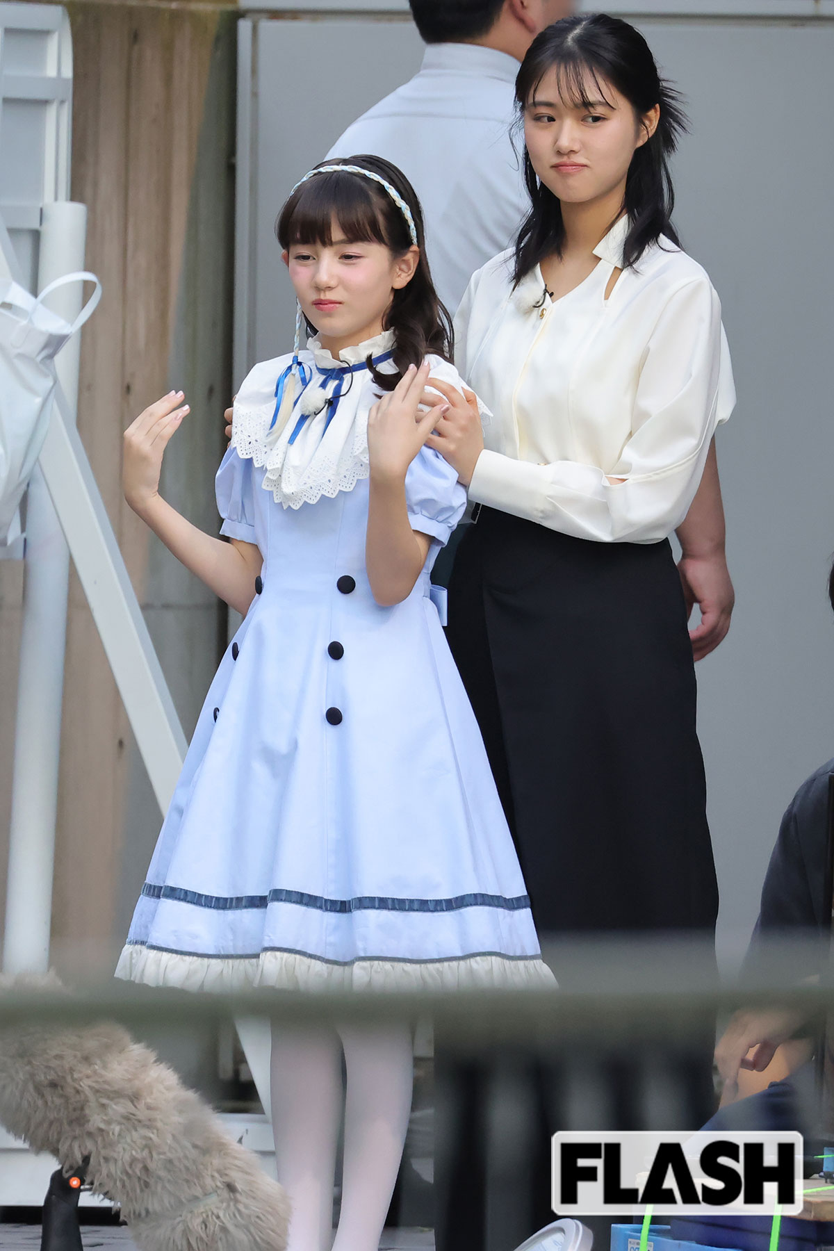 『Nスタ』に出演した原菜乃華とマイカ・ピュ。親し気にじゃれあっていた