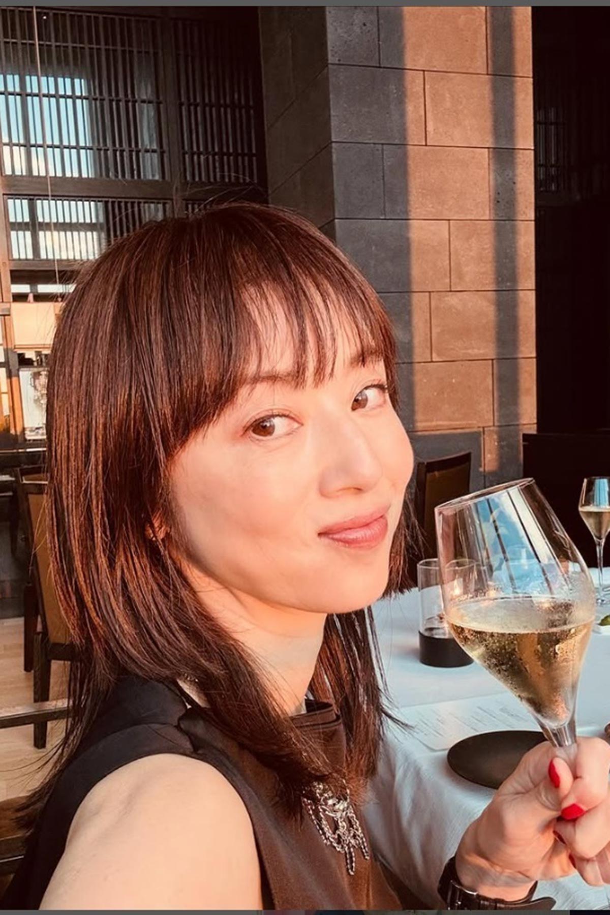 自身のInstagramで娘の誕生日を祝ったことを報告した高岡早紀。だが、写真が“別人に見える”と話題になっている（写真・本人Instagramより）