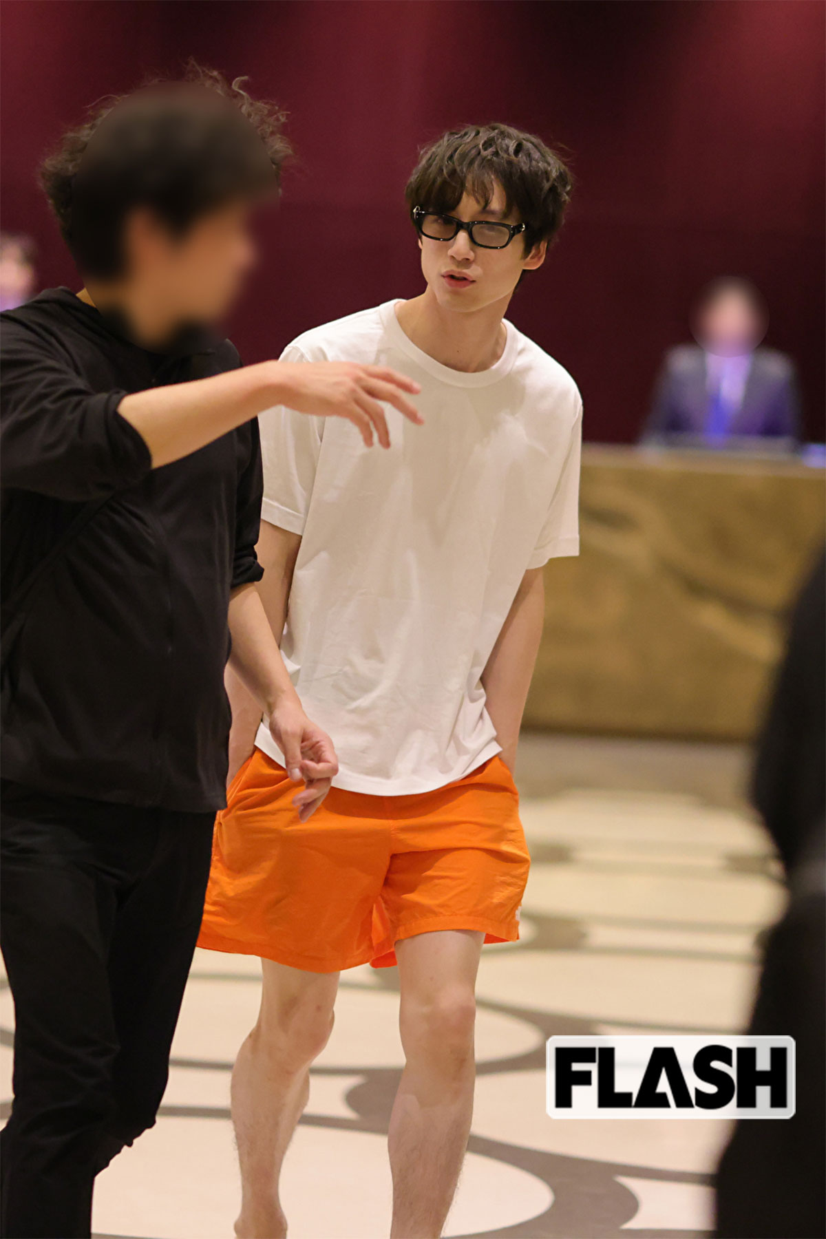 メガネをかけた坂口健太郎