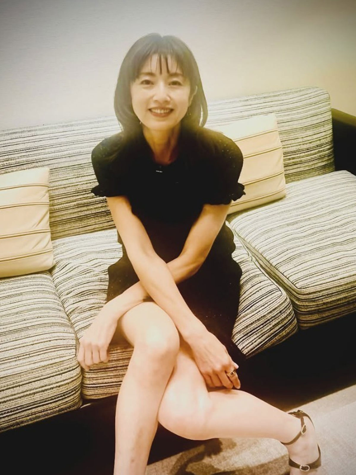 Instagramに黒いワンピース姿を投稿した高岡早紀（写真・本人Instagramより）