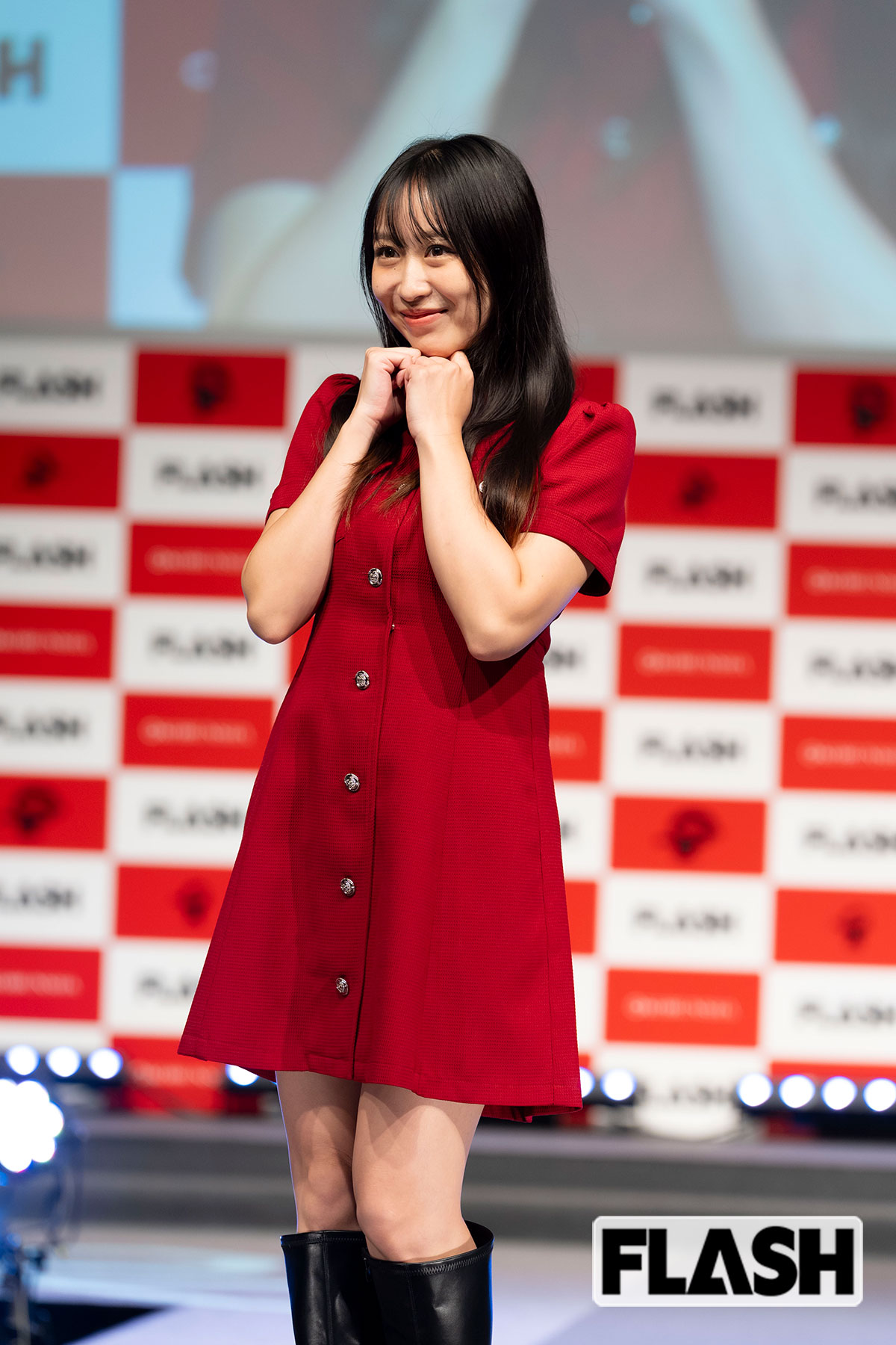 デート服コーデ審査員賞の八束くるみ