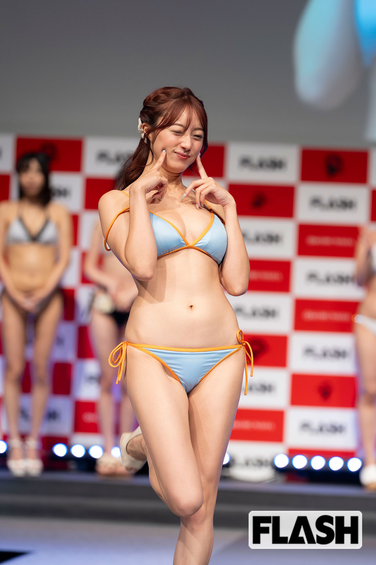 水着審査員賞の星香