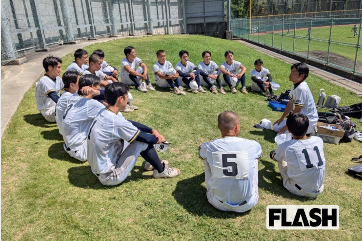 伊野監督を囲むメンバーたち