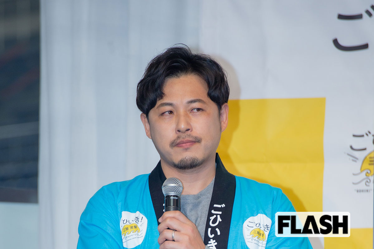 「心霊写真かと思った」ファン戦慄！アルコ＆ピース・平子の“ほのぼの飲み会”投稿に寄せられた、左腕に伸びる“謎の指”