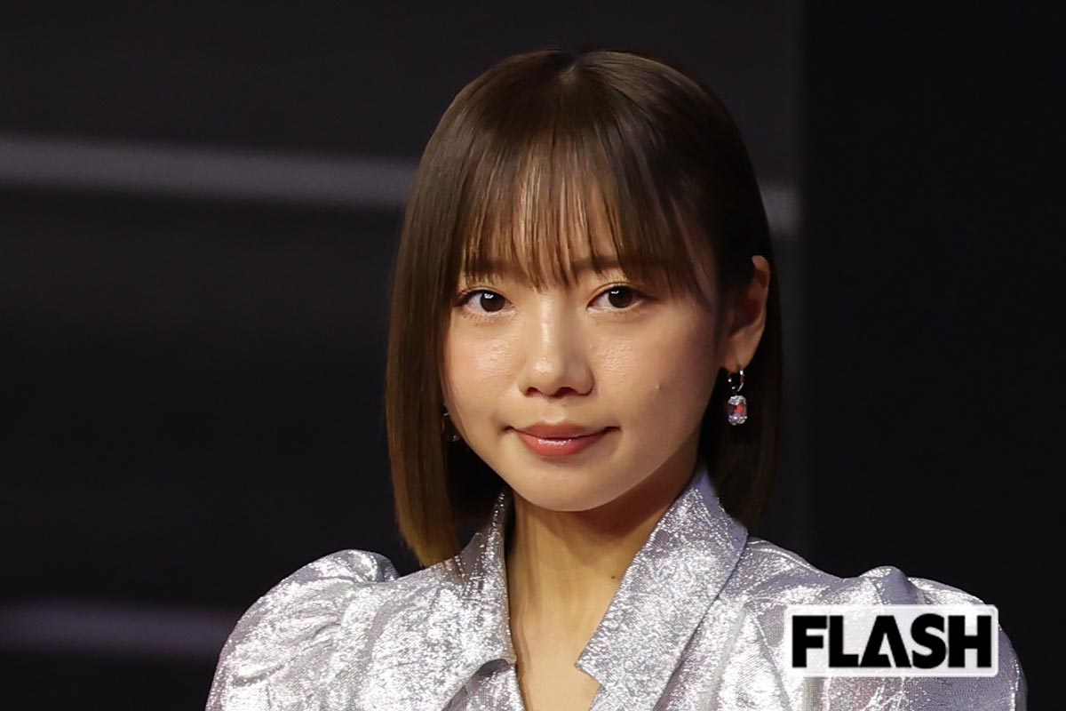 元日向坂46・齊藤京子　セクシーシルエットのドレス姿をキャッチ！アイドル…