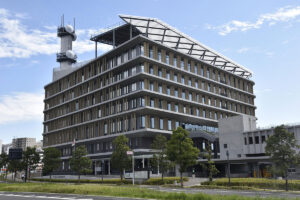 長崎県警が投稿した異例の“大開脚“職員募集が話題に!　「高校は帰宅部」の…