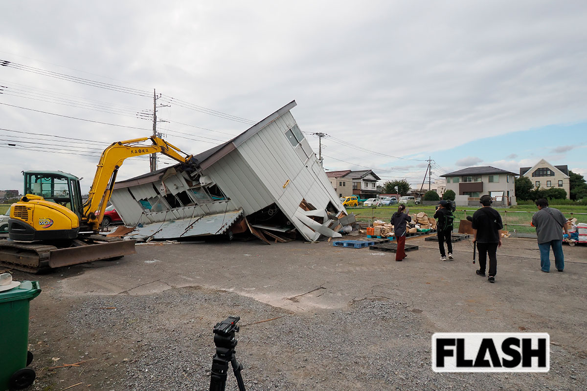 茨城県つくば市で発生した竜巻の被害。家屋が倒壊している（写真・梅基展央）