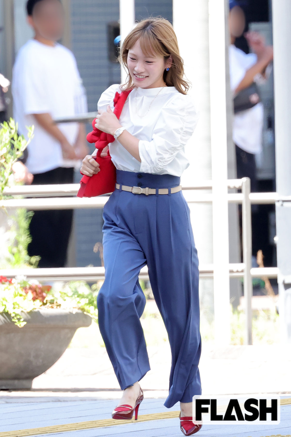 ヒールつきの靴で何度も走る川栄李奈