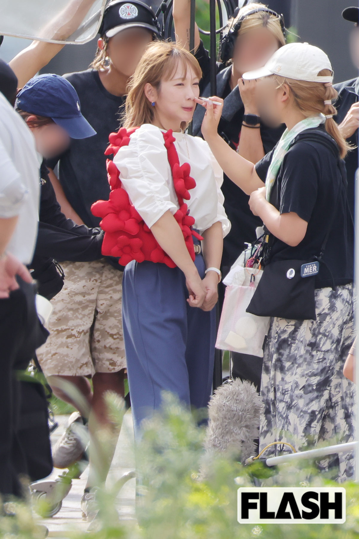 メイクをなおされる川栄李奈