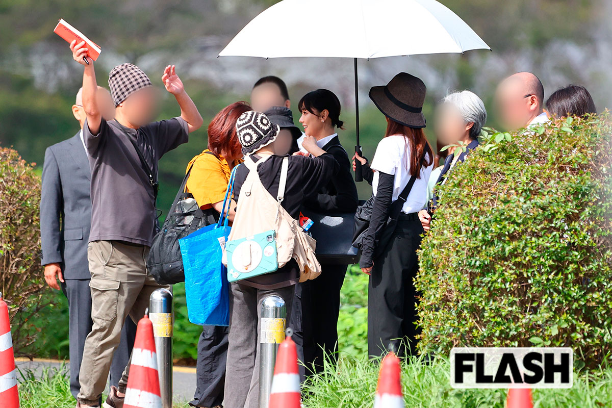 2025年9月、ドラマ『コーチ』（テレビ東京系）のロケをおこなう倉科カナ