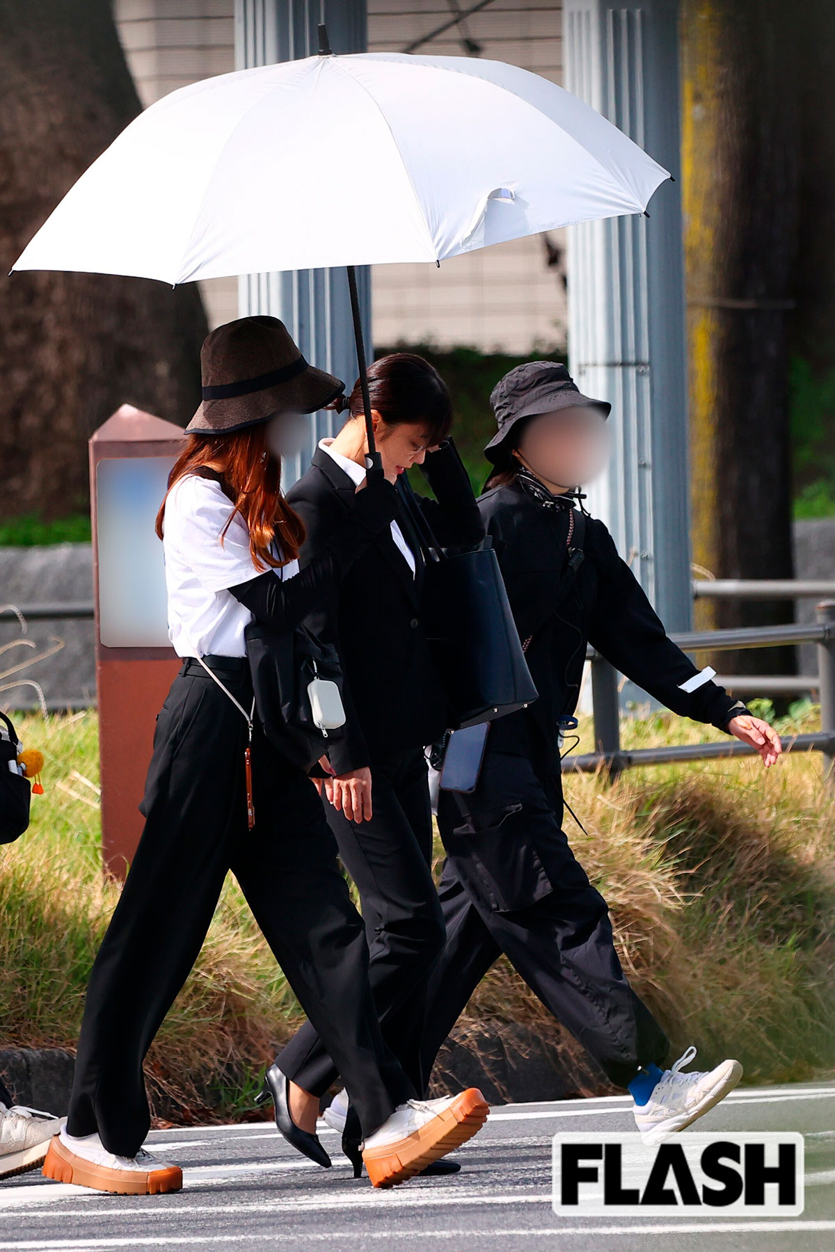 2025年9月、ドラマ『コーチ』（テレビ東京系）のロケをおこなう倉科カナ