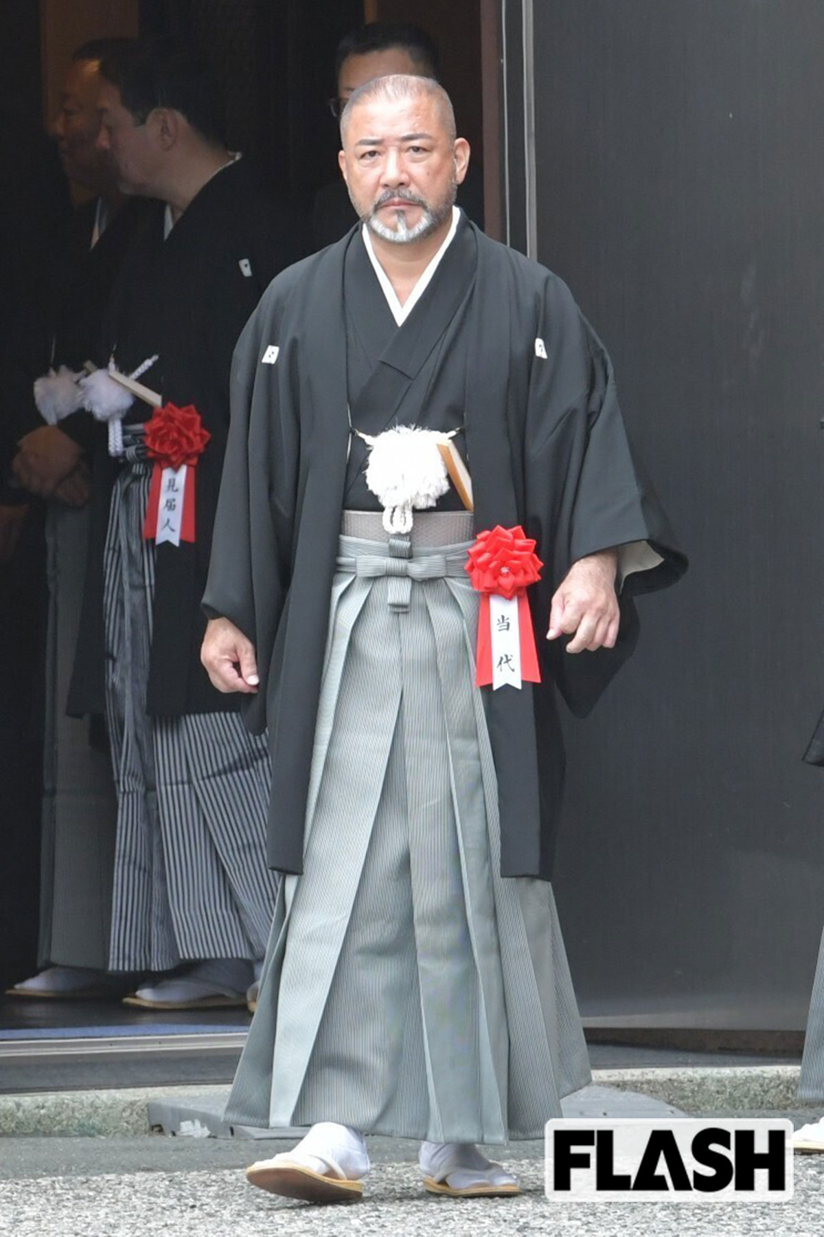 弘道会・野内正博会長、紋付袴姿で「四代目」継承式に…現場には各県警40人＆機動隊の“厳戒態勢”