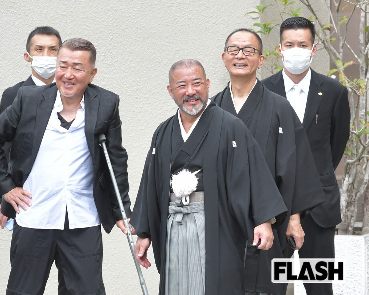 弘道会の野内正博会長（中央、写真・馬詰雅博）