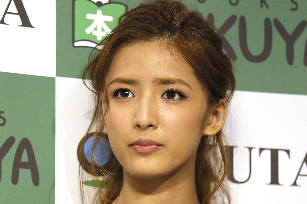 元E-girls藤井萩花と離婚発表　ミュージシャン夫の“妻の顔タトゥー”…