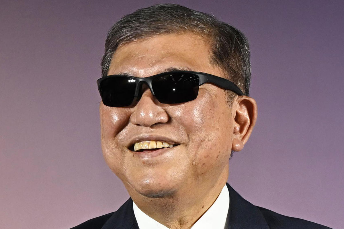 「餞別代わりだな」SNS冷ややか…石破茂首相にメガネベストドレッサー賞も…