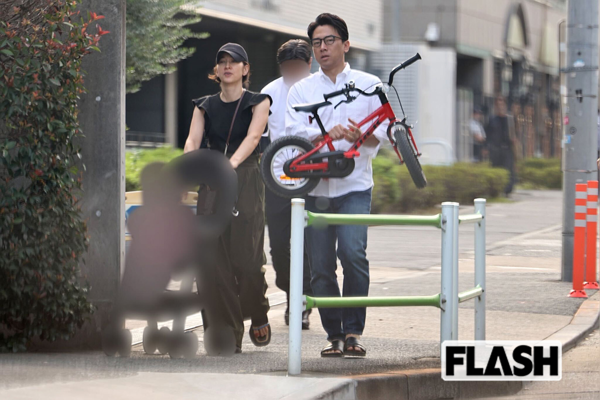小泉進次郎氏、妻・滝クリとともに総裁選前日“イクメン姿”総理の座目前でも変わらぬ“家族ファースト”