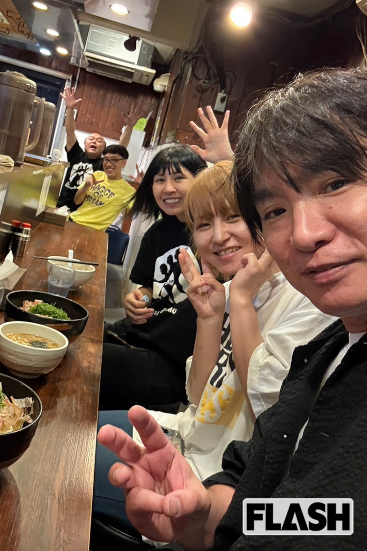 バンド「ザ・アーリーヌードルズ」。メンバーは、松竹所属の芸人たちだ