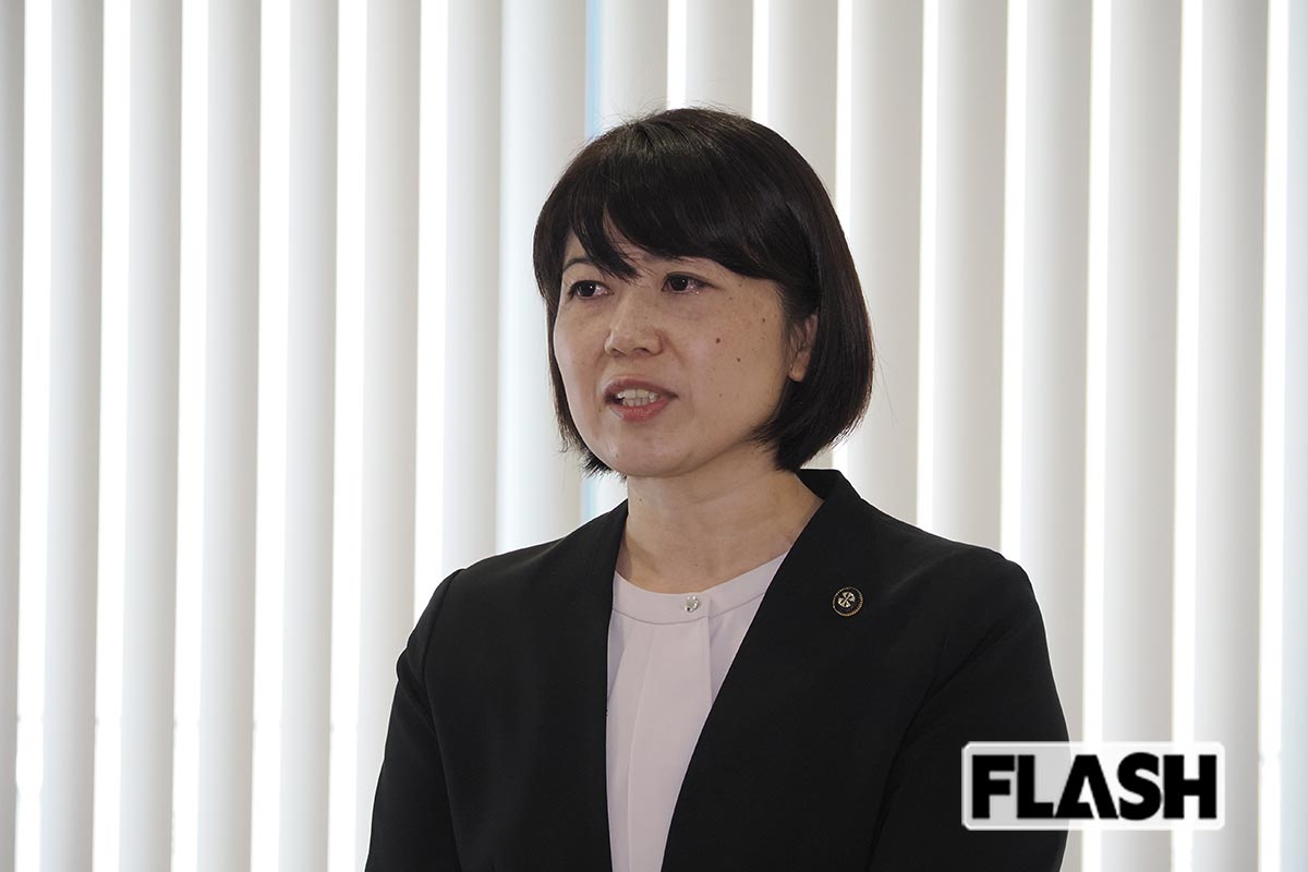 2025年10月2日、市議会に2度めの説明をおこなった後、報道陣に対して「責任の取り方はしっかり考えた上で判断をしたい」と語った群馬県前橋市の小川晶市長（写真・梅基展央）
