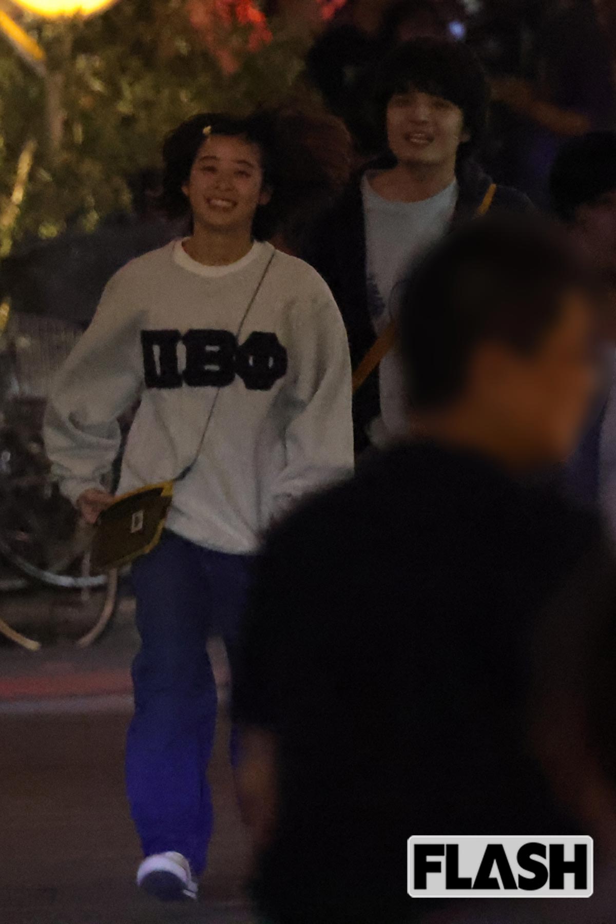 笑顔で岡山天音と歩く森七菜