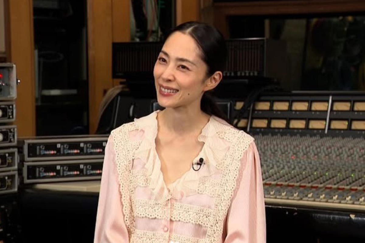 『ボクらの時代』（フジテレビ系）に出演した深津絵里。その美貌にファンは仰天した（公式Instagramより）