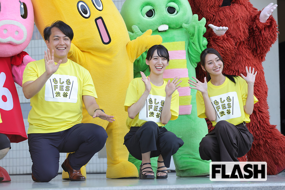 着ぐるみと記念撮影をする宮本真綾アナ（中央）と山本倖千恵アナ