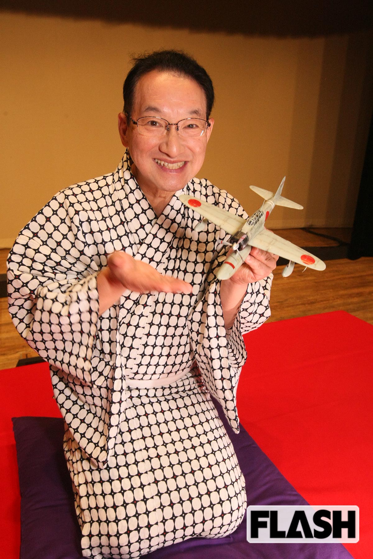 一度は封印した「プラモ人生」ふたたび!春風亭昇太、傷やオイル汚れも再現した「軍機」完成後の “儀式” は「実際に飛ばす」