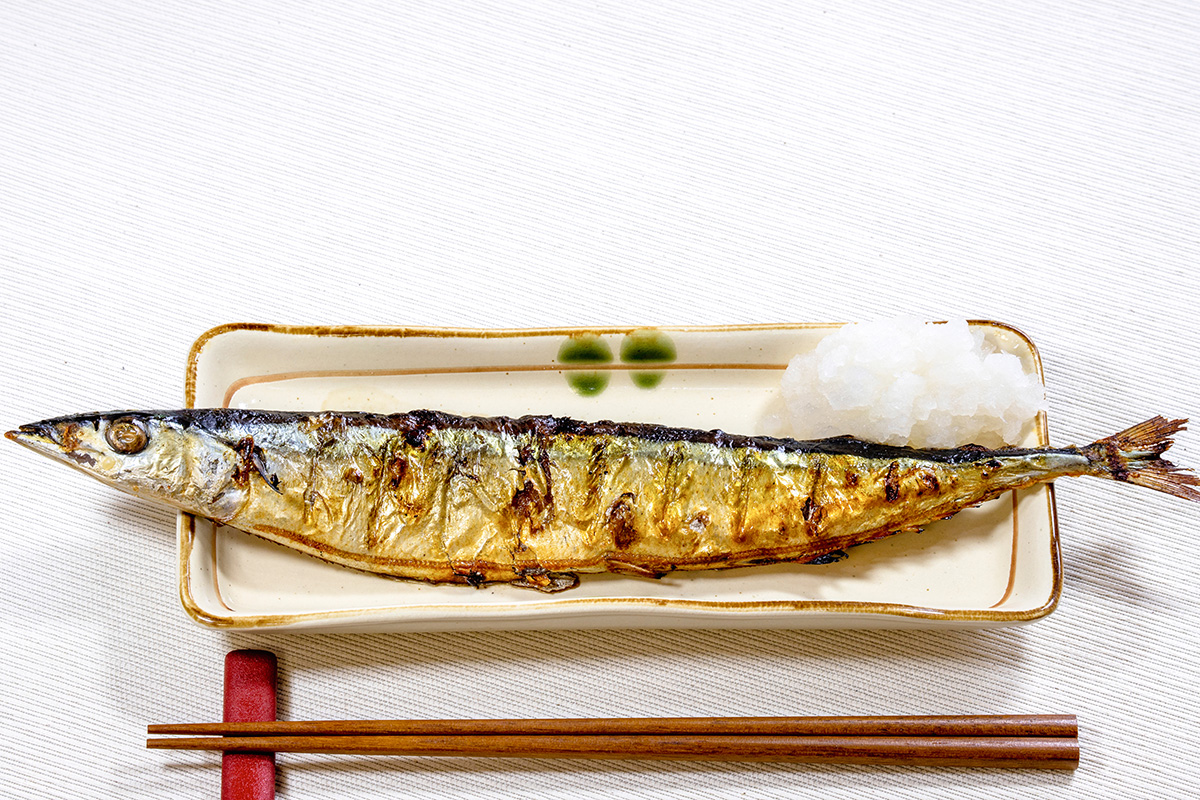 サンマのはらわたの苦みと、栄養の多寡は無関係（写真・AC）