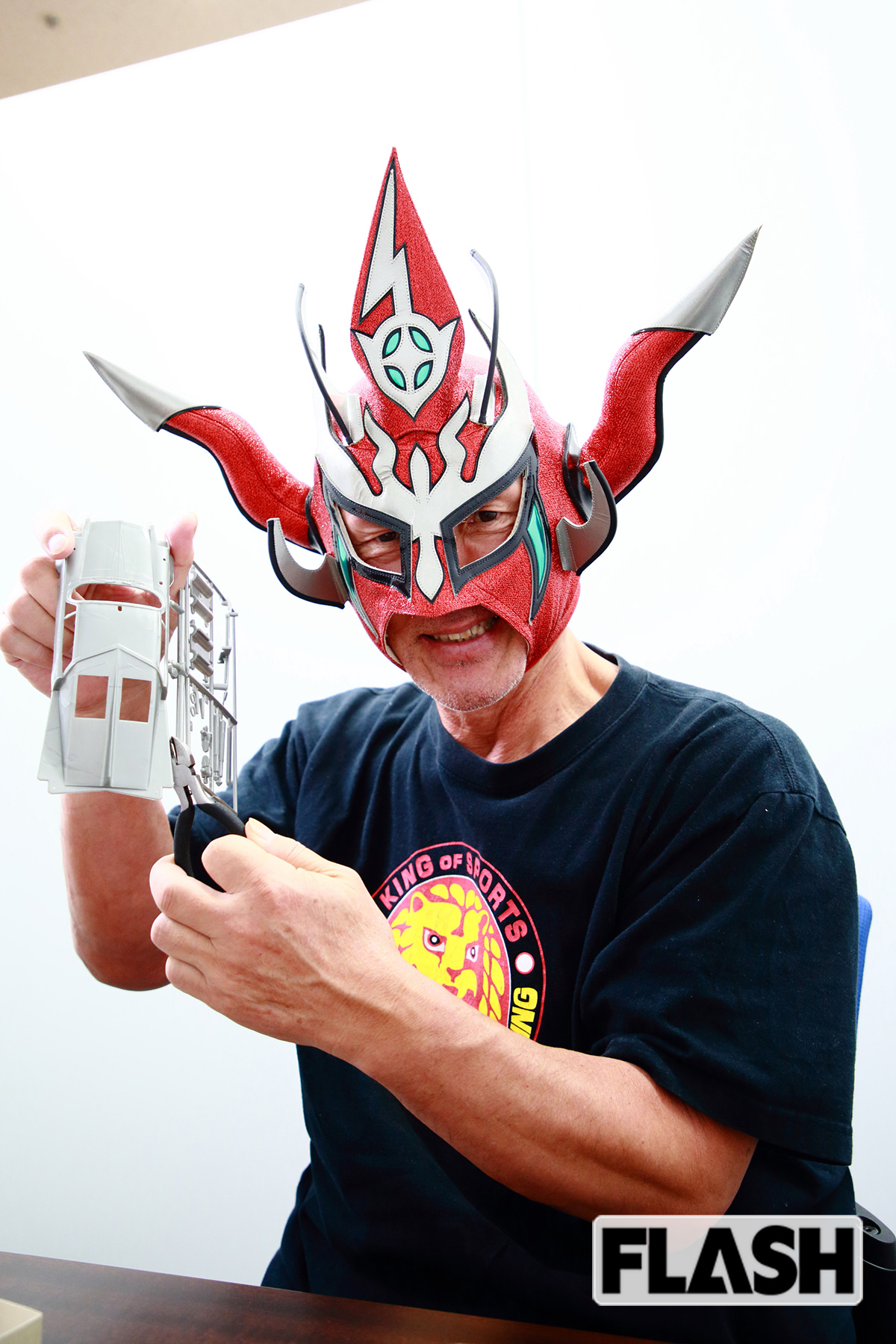 獣神サンダー・ライガーの「プラモ人生」集大成は怪獣ガレージキット作り「工業科出身だし、図面から引きます」