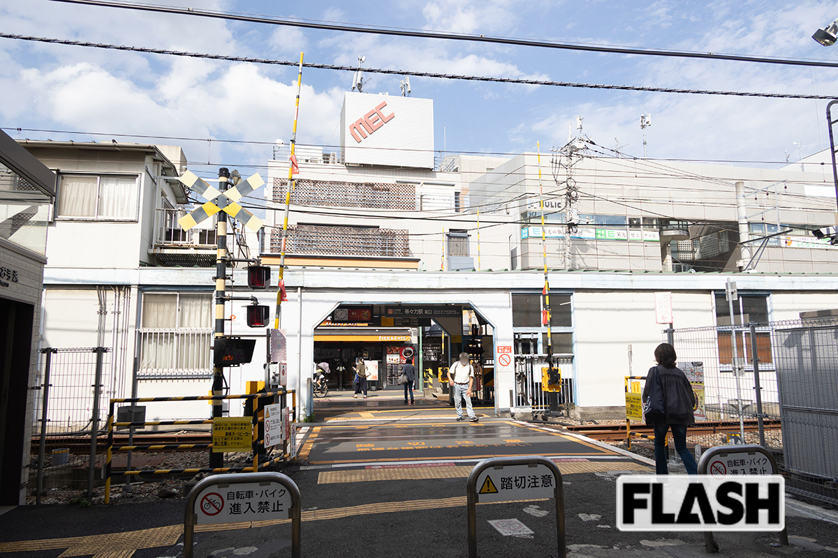 都内有数の高級住宅街・世田谷区等々力。中古のブランドマンションで1千万超え下落があった。写真は駅前 写真・皆川拓哉
