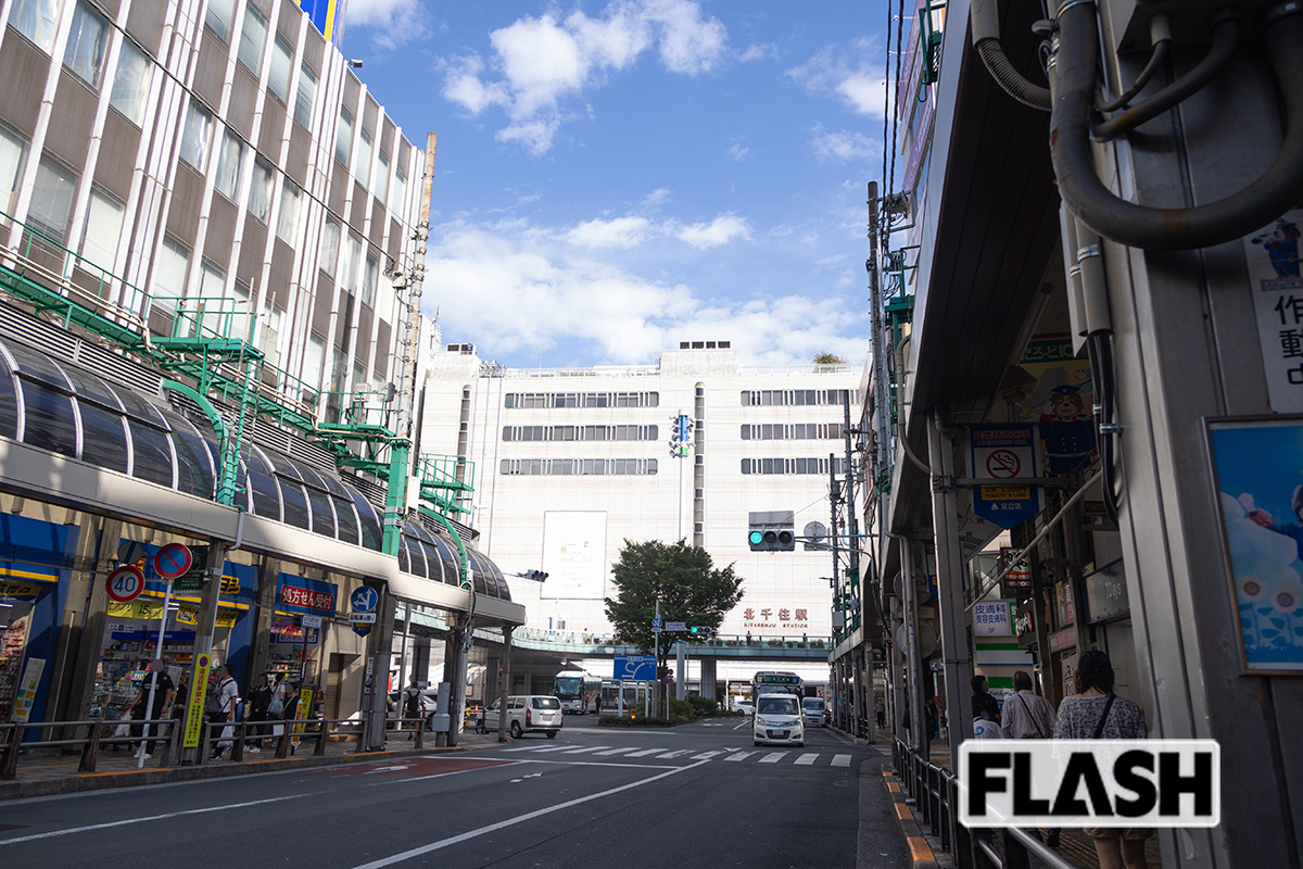 ”リバーサイドエリア”でファミリー層に人気の足立区北千住駅前。下落方向で価格調整が始まっているという 写真・皆川拓哉
