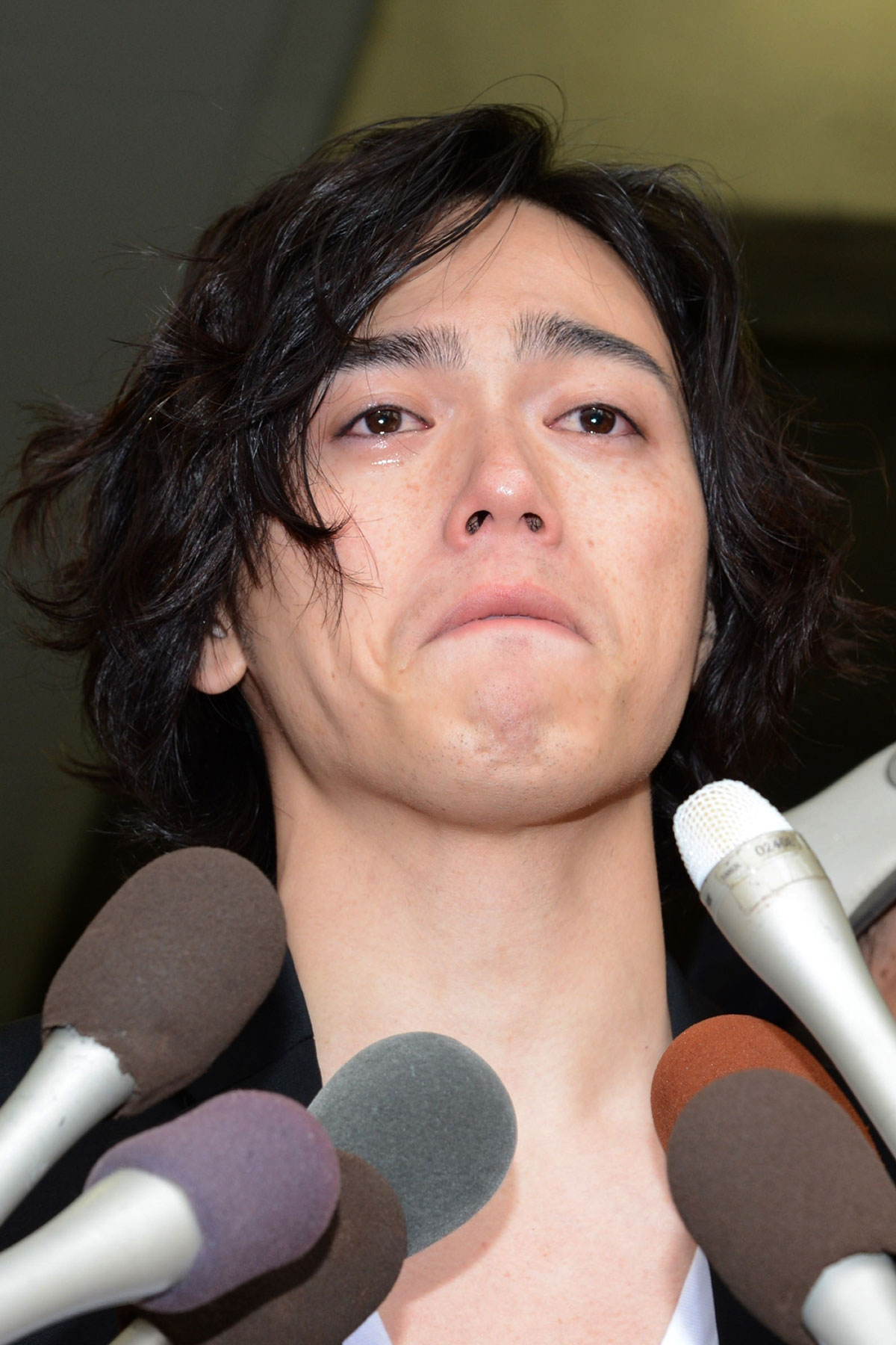 冨永愛と園山真希絵との二股が発覚し、号泣謝罪をした塩谷瞬