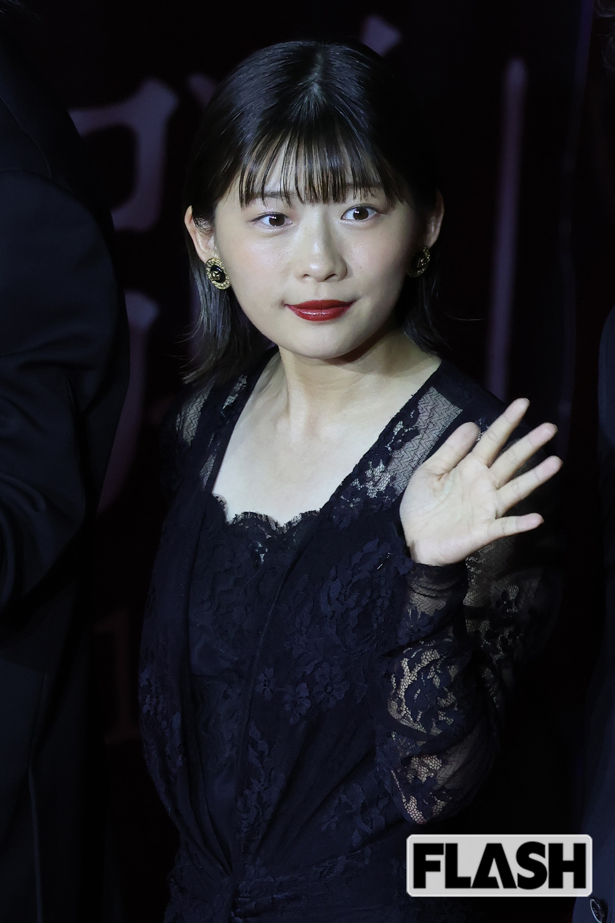 伊藤沙莉“妖艶”黒ドレスで見せた“変顔”連発の自由ぶり『虎に翼』スピンオフを射止めた“カメレオン女優”の快進撃