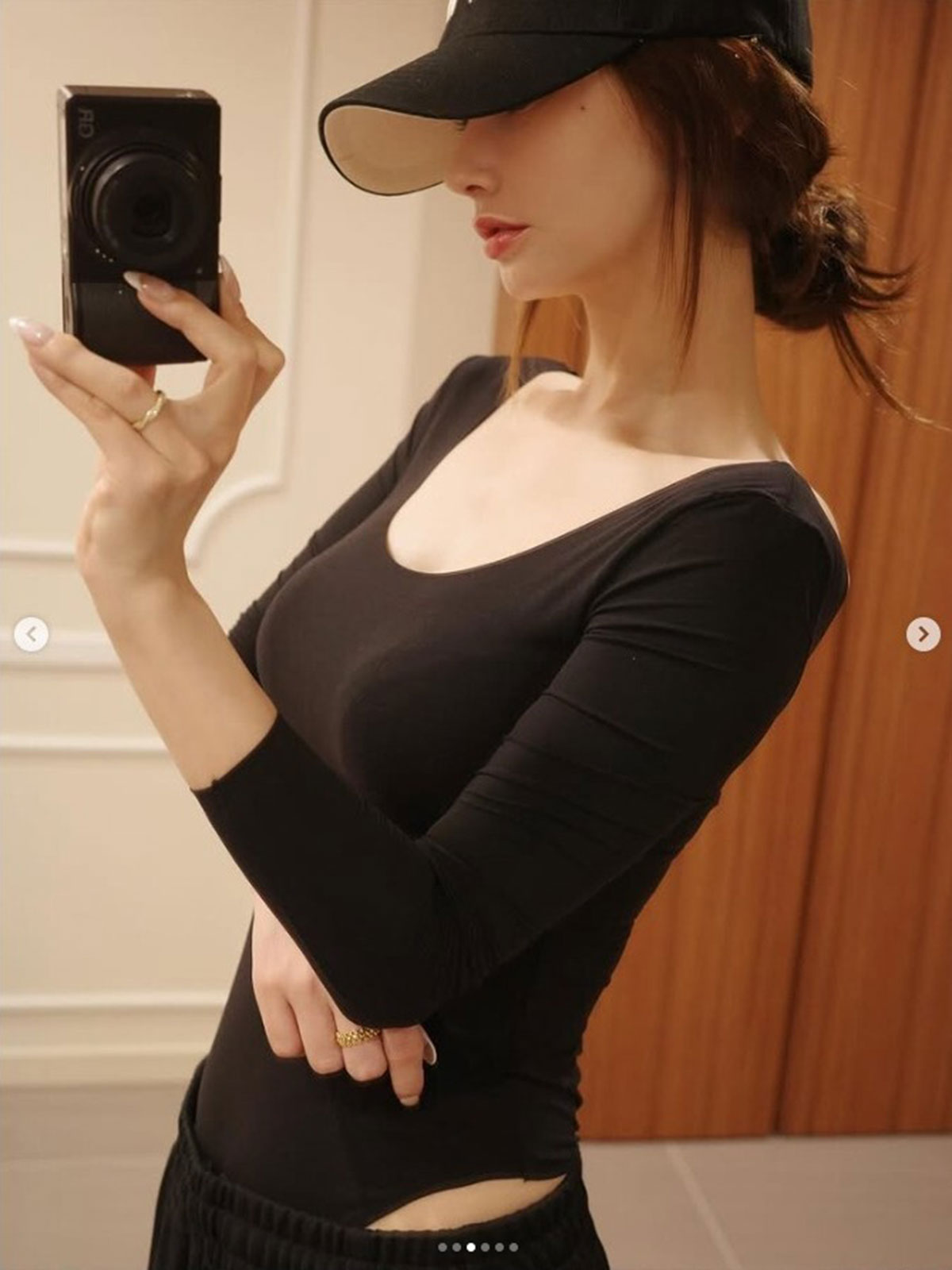 流行の兆しがあるハイレグボディースーツを着こなすダレノガレ明美（写真・Instagram「darenogare.akemi」より）