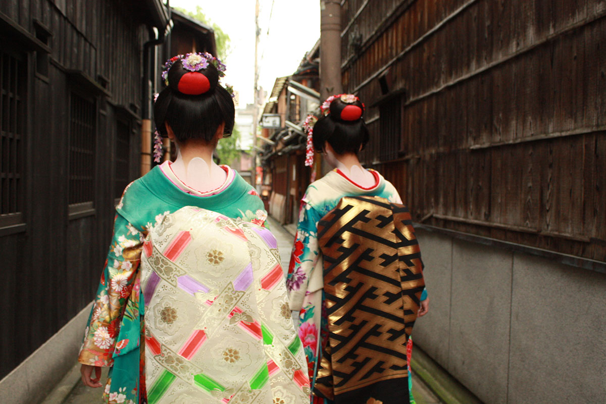 憧れの「祇園」初心者はどうやって楽しめばいいのか…舞妓さんとの「お遊び」…