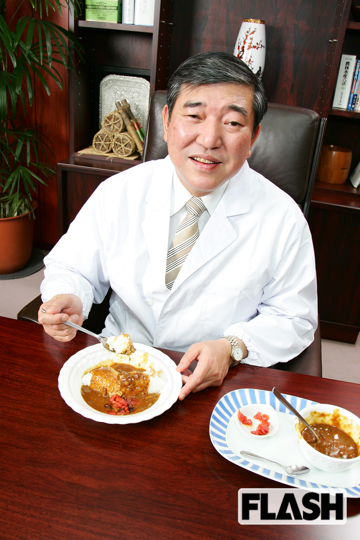 2008年、カレー好きで知られる石破首相が農林水産大臣だったころ。本誌にカレーうんちくを語ってくれた（写真・長谷川 新）