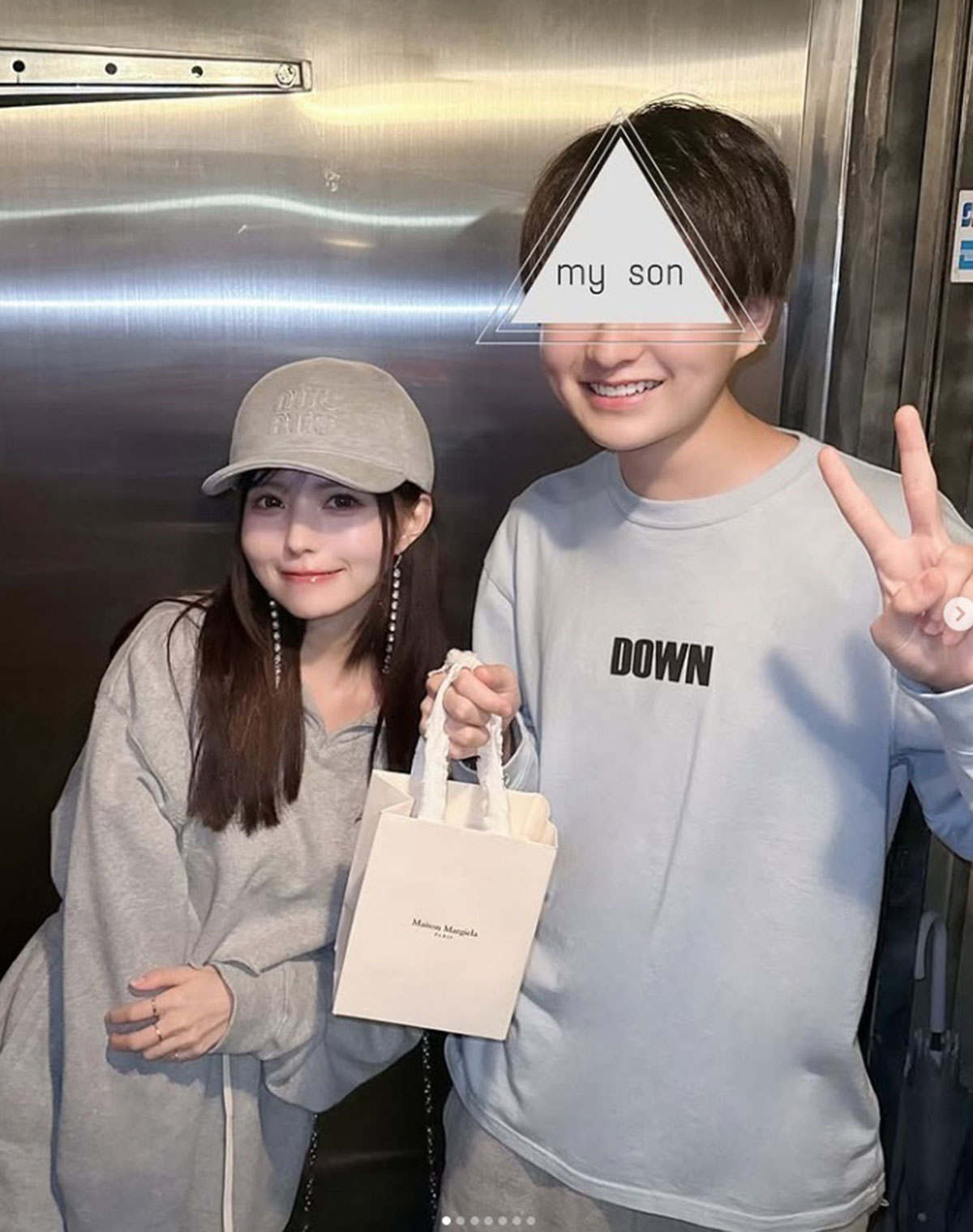 “若すぎる”と話題になった40歳の益若つばさと息子のツーショット（写真・本人Instagramより）