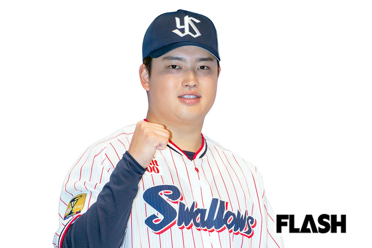 ドジャースへの移籍が噂されるヤクルトの村上宗隆内野手。25歳と若いため、交渉は総額2億ドル（約300億円）から始まるとも言われている