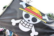 世界各地の“Z世代”反政府デモで『ワンピース』の海賊旗が掲げられる理由と…