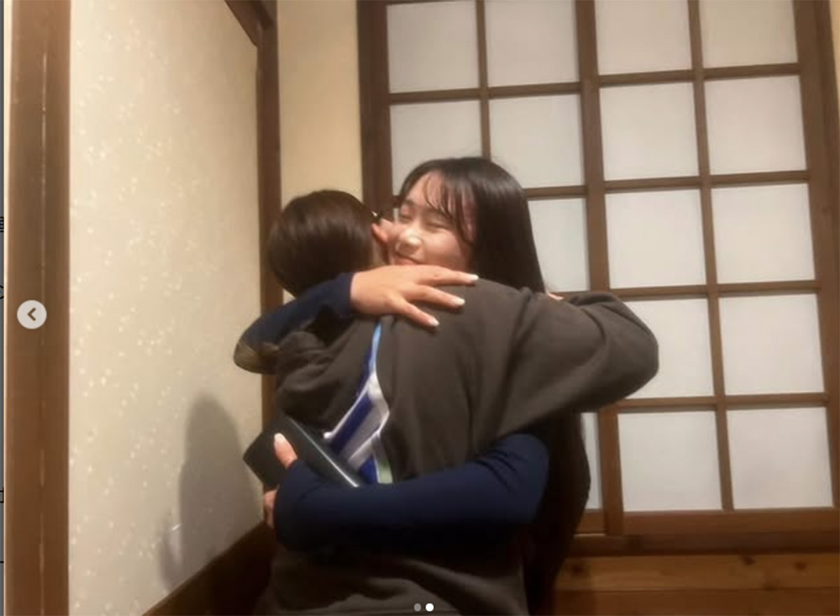 手前から渋野と河本(Instagram「kawamotoyui_official」より)