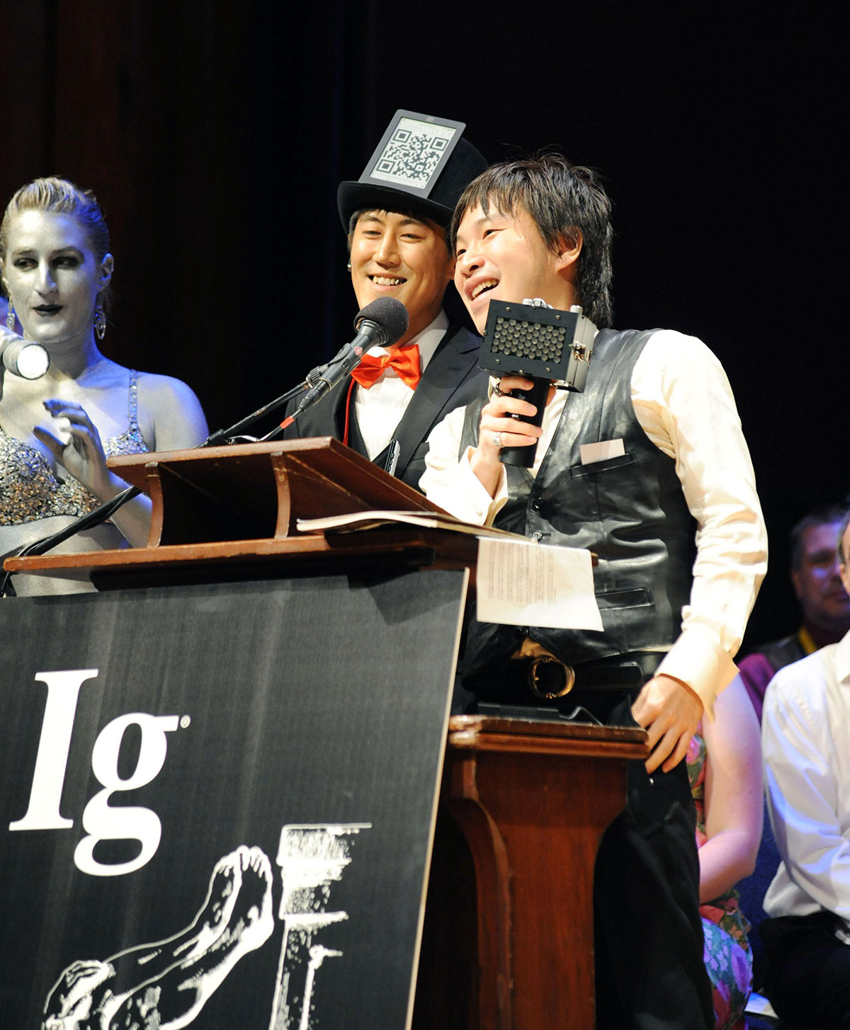 【イグ・ノーベル賞その後】おしゃべりを邪魔する“銃”発明の津田塾大・栗原教授「発明品がドラえもんのひみつ道具の本に掲載!」