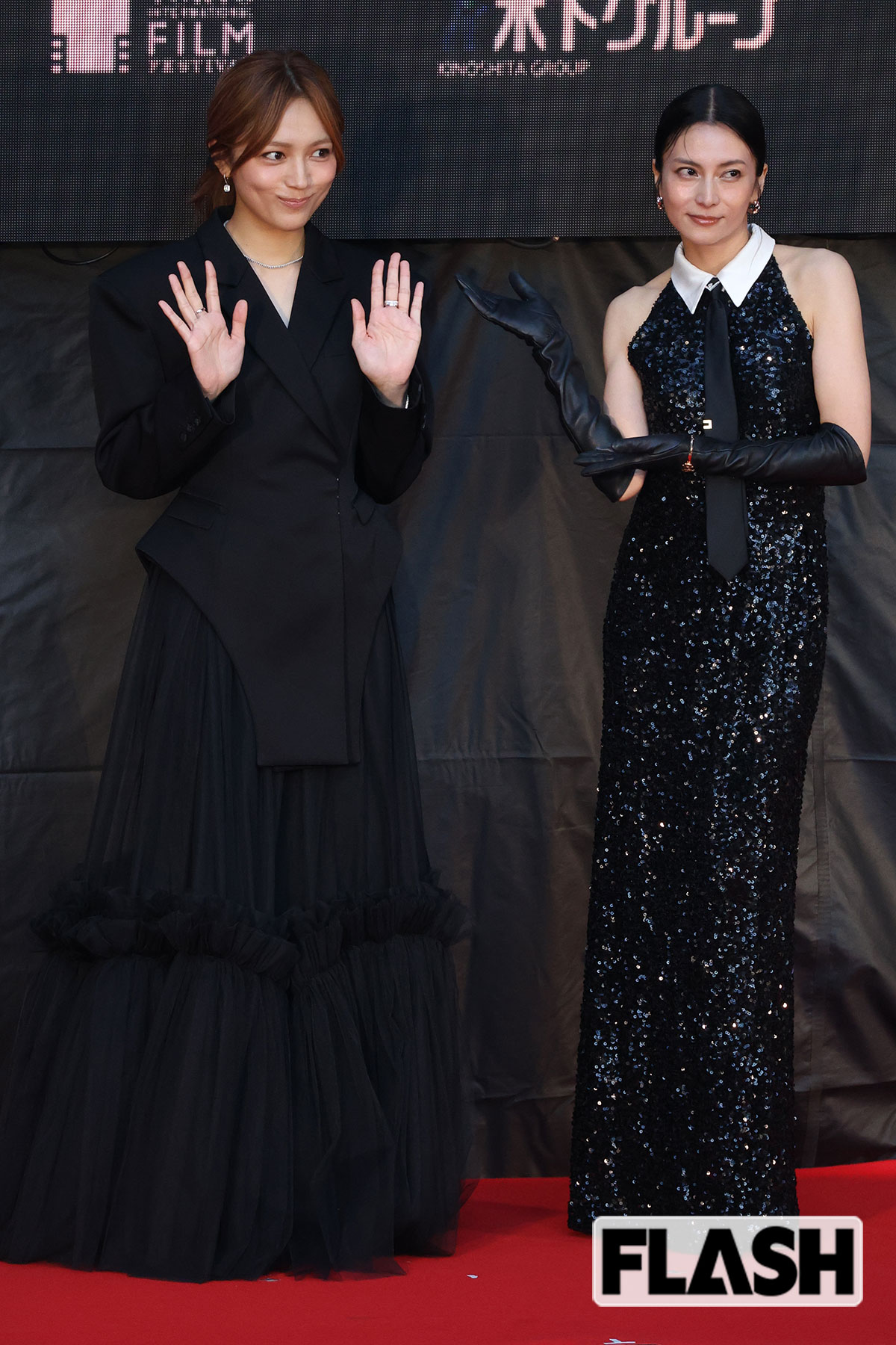 映画では敵対する役柄として共演した川口春奈と柴咲コウ