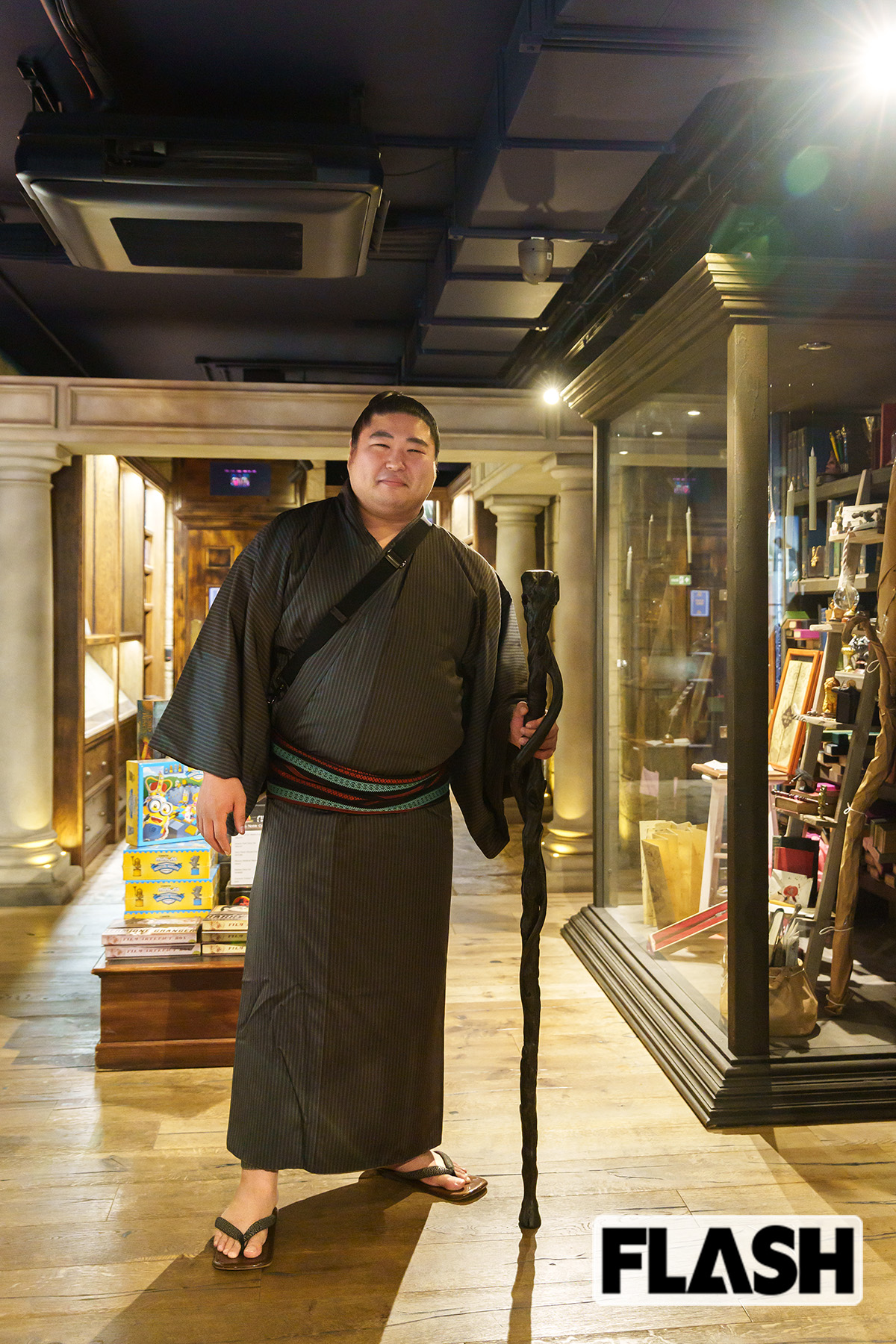 アラスター・ムーディの杖は平均的な日本女性の身長ぐらいあり、持ち帰り不可で残念!(写真・高橋マナミ)