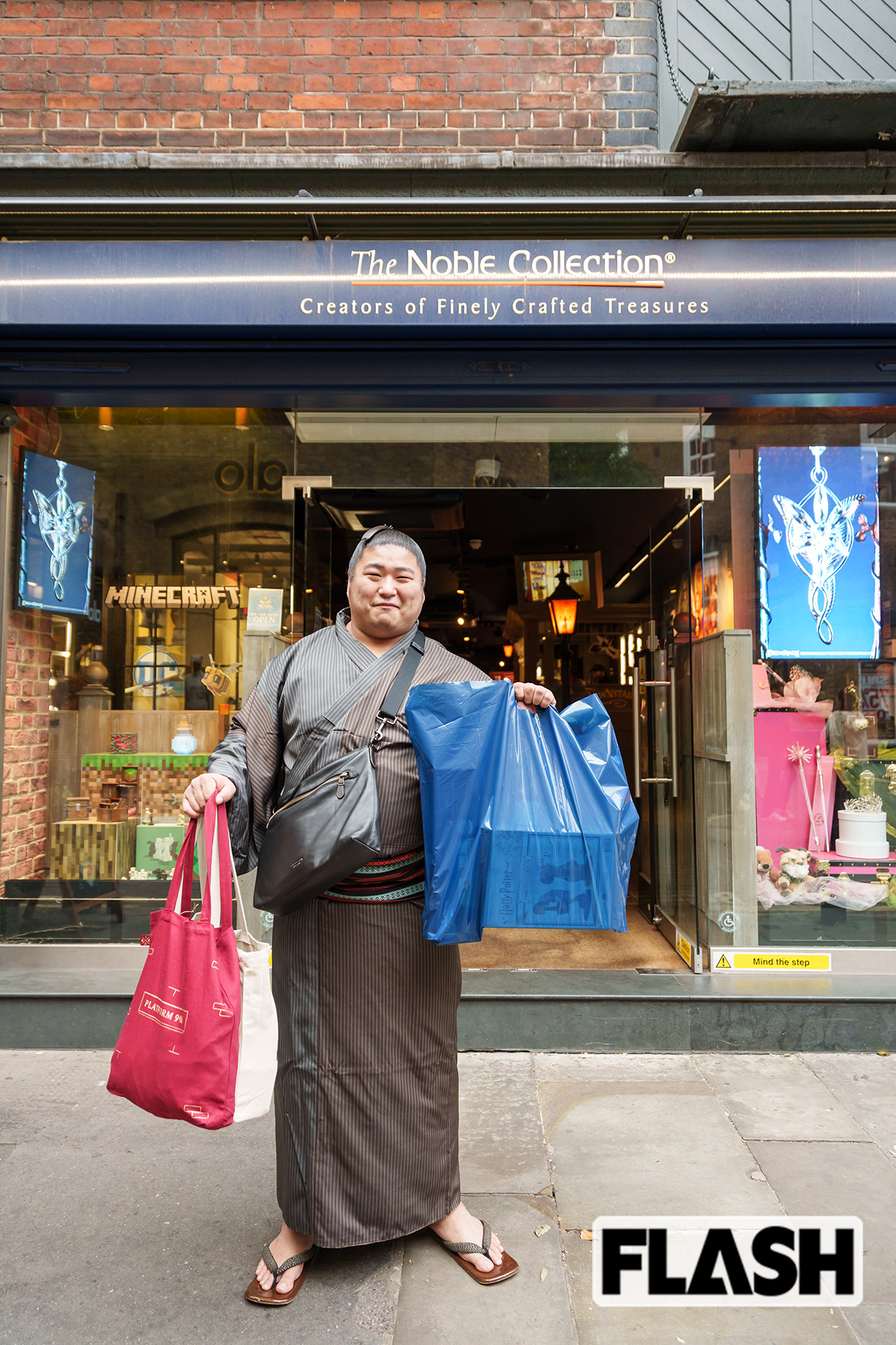 コベントガーデンにある「ノーブル・コレクション」で爆買い。『ハリポタ』愛に満たされて、思わず笑みがこぼれる(写真・高橋マナミ)