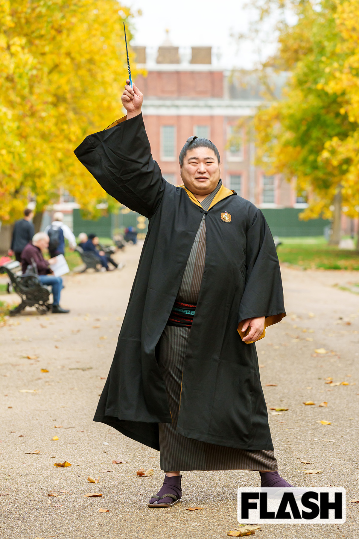 大相撲海外公演、力士たちのオフに独占密着! “コスプレイヤー”若元春、ロンドンの中心で『ハリポタ』愛を叫ぶ!