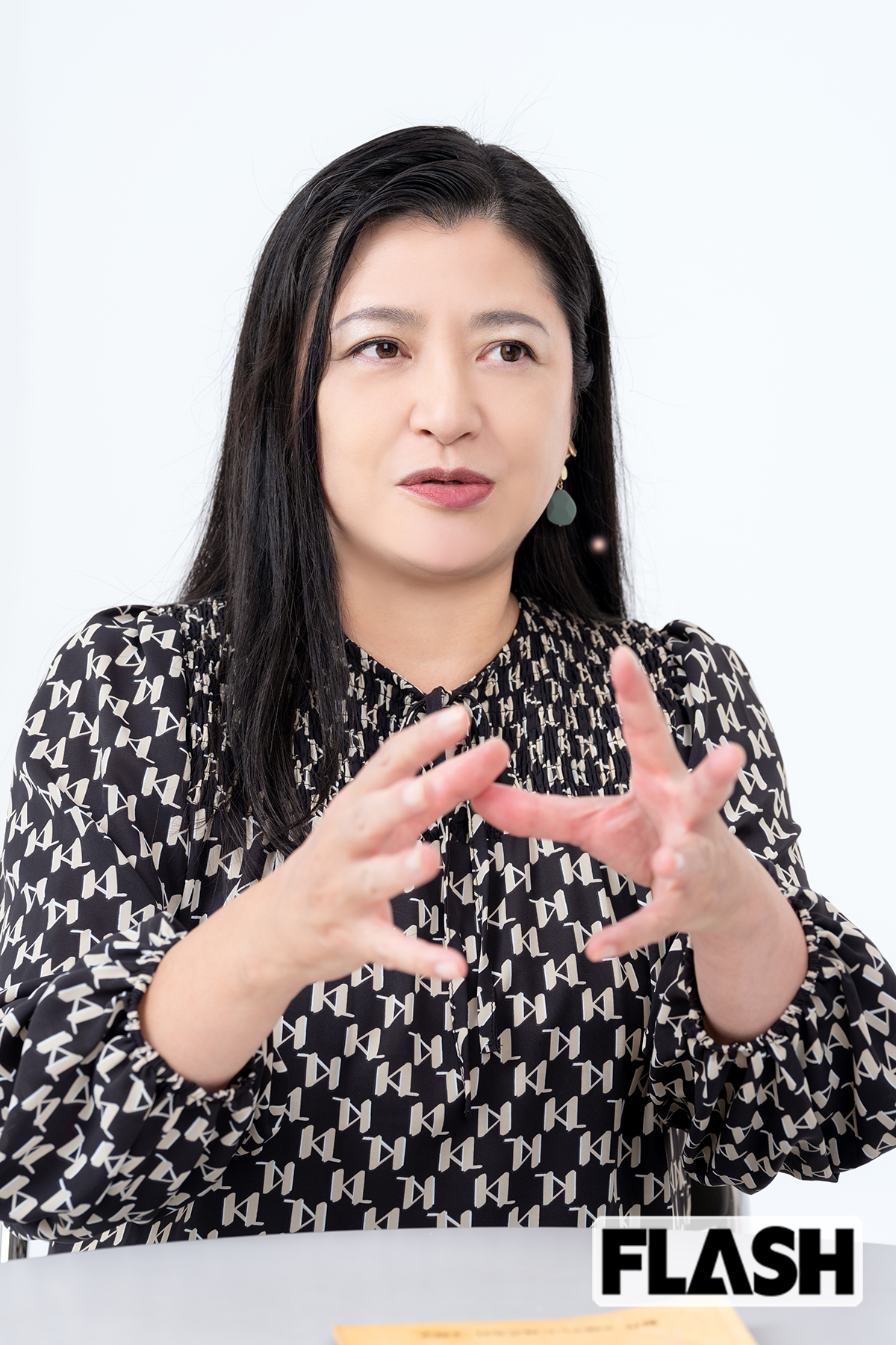 1985年放送の『ポニーテールはふり向かない』で、ドラマ初主演を果たした伊藤。ドラマー役で「(ドラムスティックを使った喧嘩のシーンが多く)撮影中は生傷が絶えなくて大変でした」(伊藤)(写真・福田ヨシツグ)